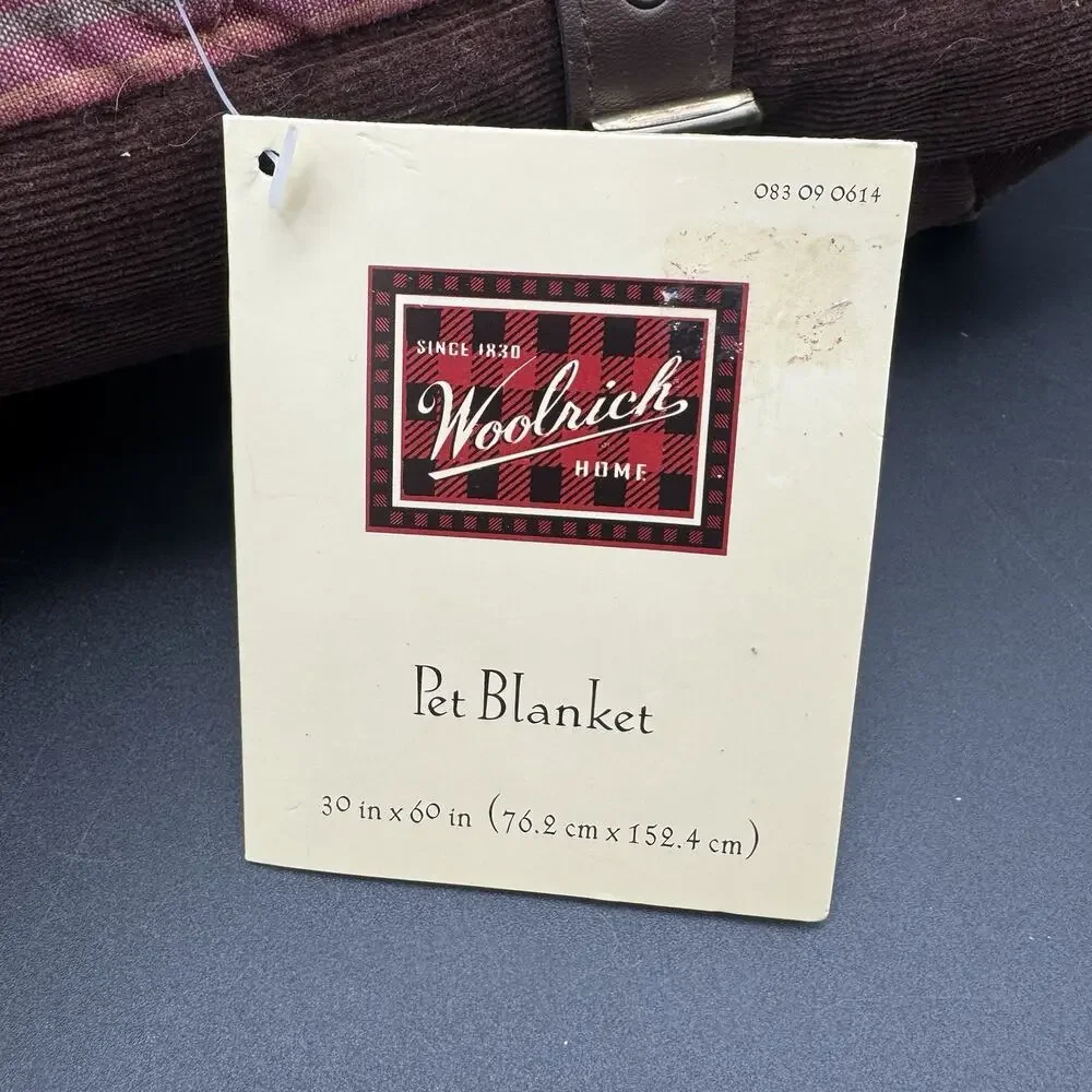NWT Woolrich Pet Blanket 30x60 inches With Harness Buckle Straps & Handle Travel
